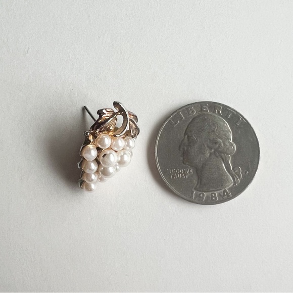 Vintage Grape Gold Tone Demi Parure Set Post Stud Earrings + Brooch - Picture 8 of 8